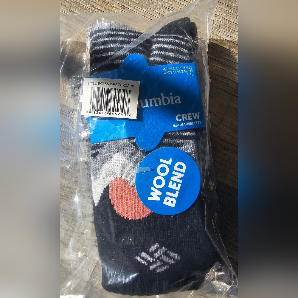 NEW Columbia Wool Blend Crew Socks, 2 pairs, Women's size 4-10